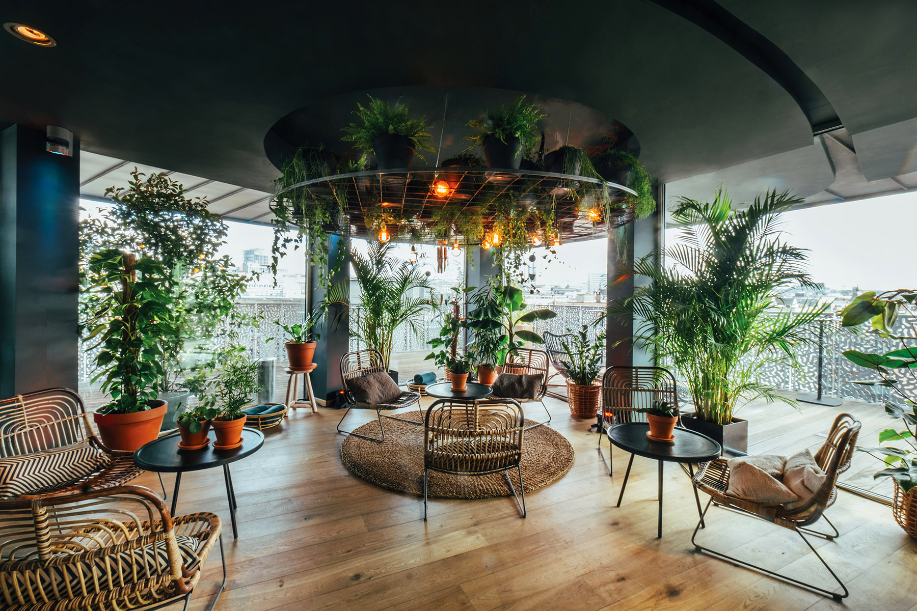 Architecture d'intérieur du rooftop-bar Là-Haut - Homa Interiors